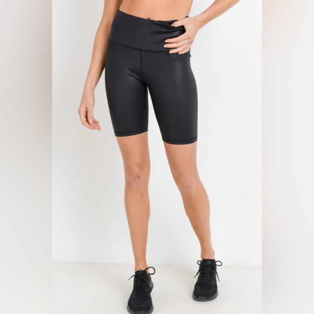 Mono B Foil Highwaist Scale Biker Short - Black